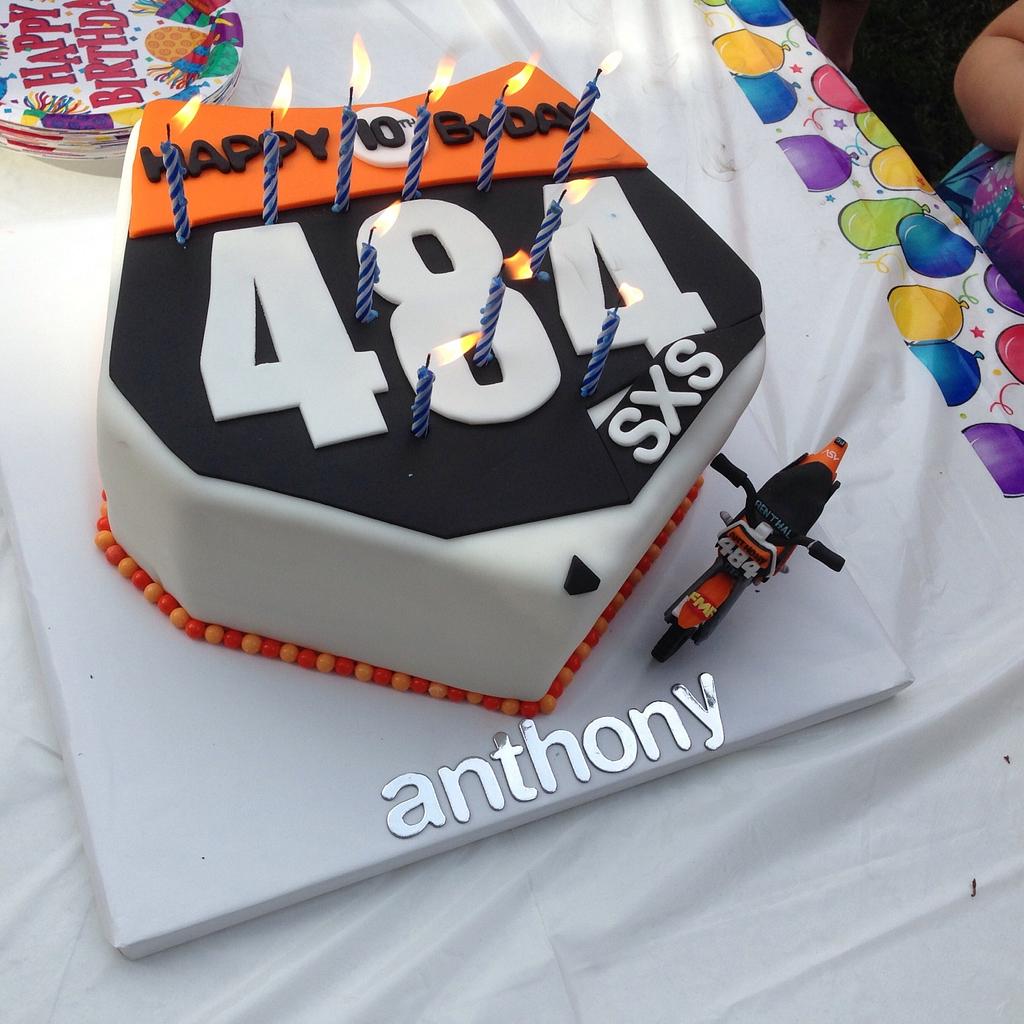 Dirt bike KTM Cake | Cake, Motocross cake, Boy birthday cake