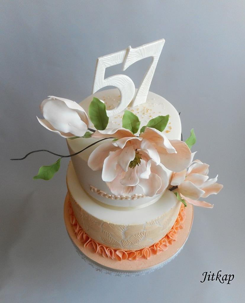 Magnolia birthday cake - Cake by Jitkap - CakesDecor