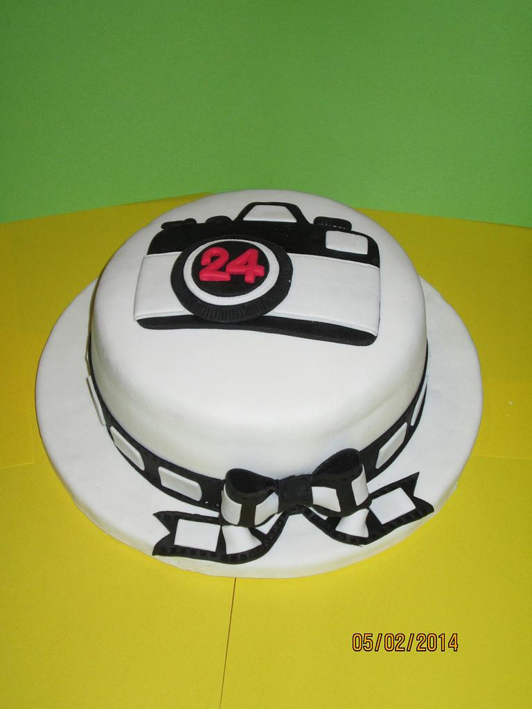 Buy Simple Camera Cake Online: Camera Theme Birthday Cake - Giftzbag