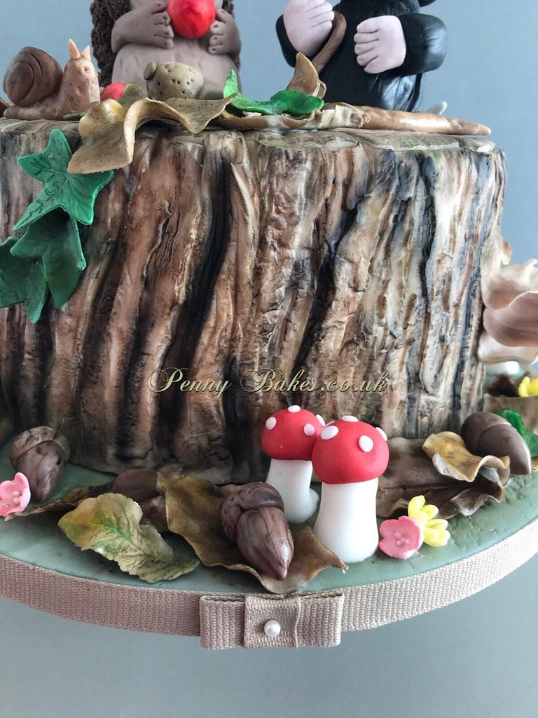 Tree trunk cake 🦔🍂 Cake by Penny Sue CakesDecor