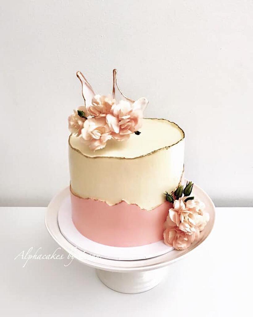 Pink Champagne Moet x Floral Cake | Cake Delivery in Singapore -  Honeypeachsg Bakery