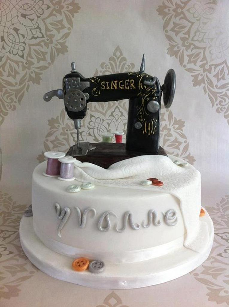 Singer Sewing Machine Cake Cake by CakeyBakey Boutique CakesDecor