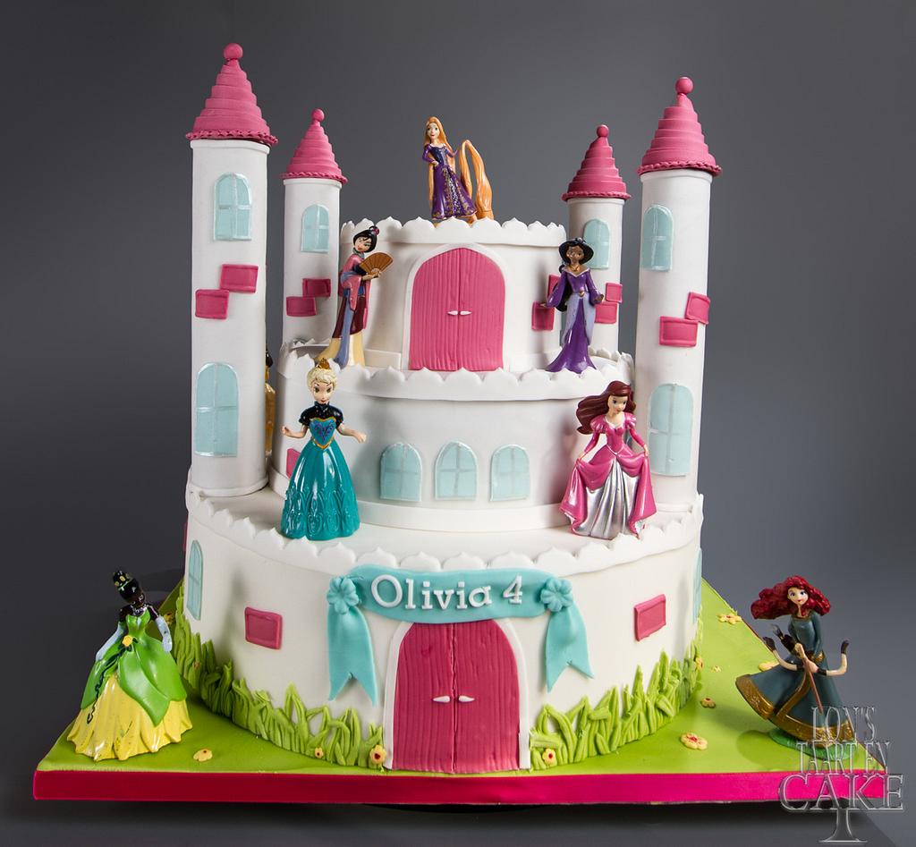 Gâteau château princesses disney