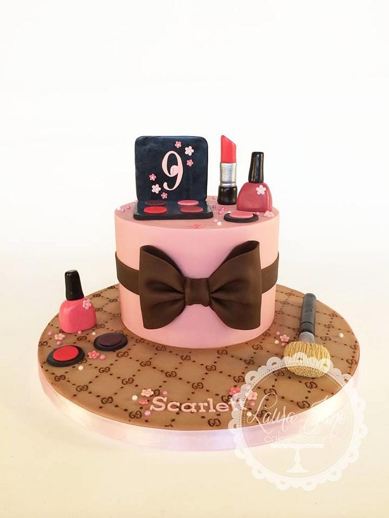 Gucci cupcakes - Decorated Cake by Mrsmurraycakes - CakesDecor