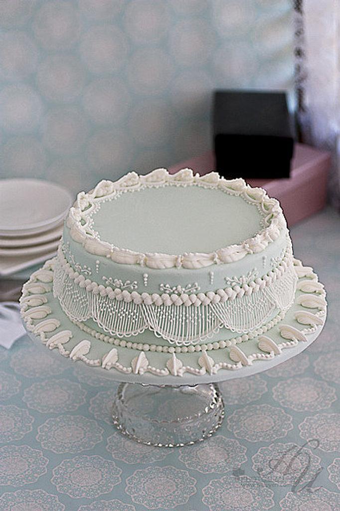 Royal Icing String work cake - Decorated Cake by Tina - CakesDecor