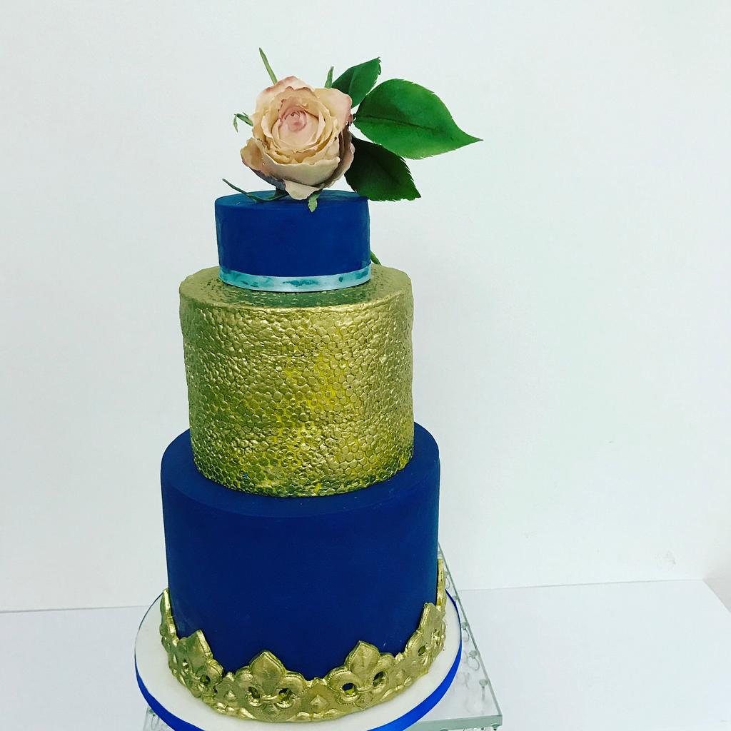 Royal blue engagement cake - Cake by Samyukta - CakesDecor