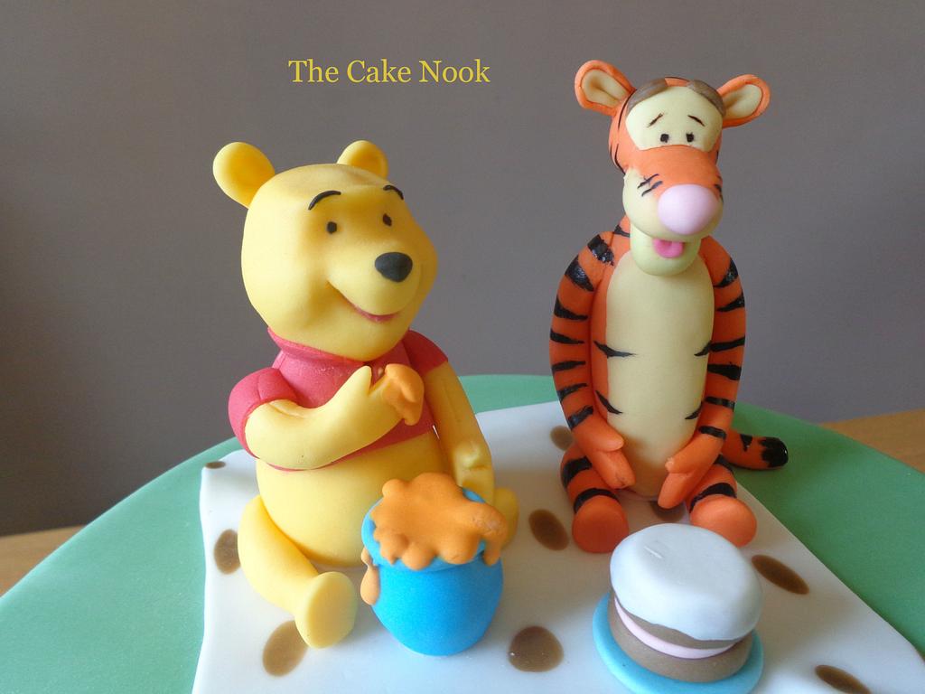 Winnie The Pooh Cake - Cake by Zoe White - CakesDecor