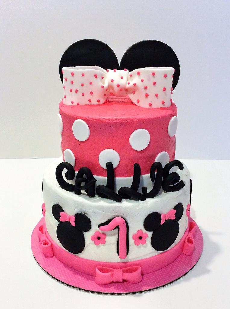 Minnie and Daisy bowtique! - Decorated Cake by Torturi - CakesDecor
