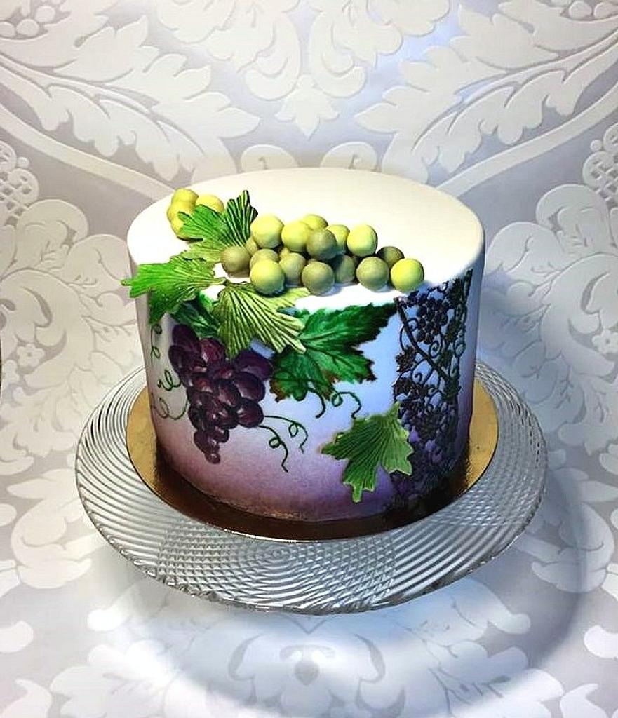 Premium Photo | Birthday cake with mascarpone and grapes