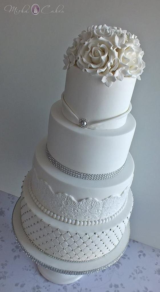 White widding cake with a bling - Cake by Mirka Cakes - CakesDecor