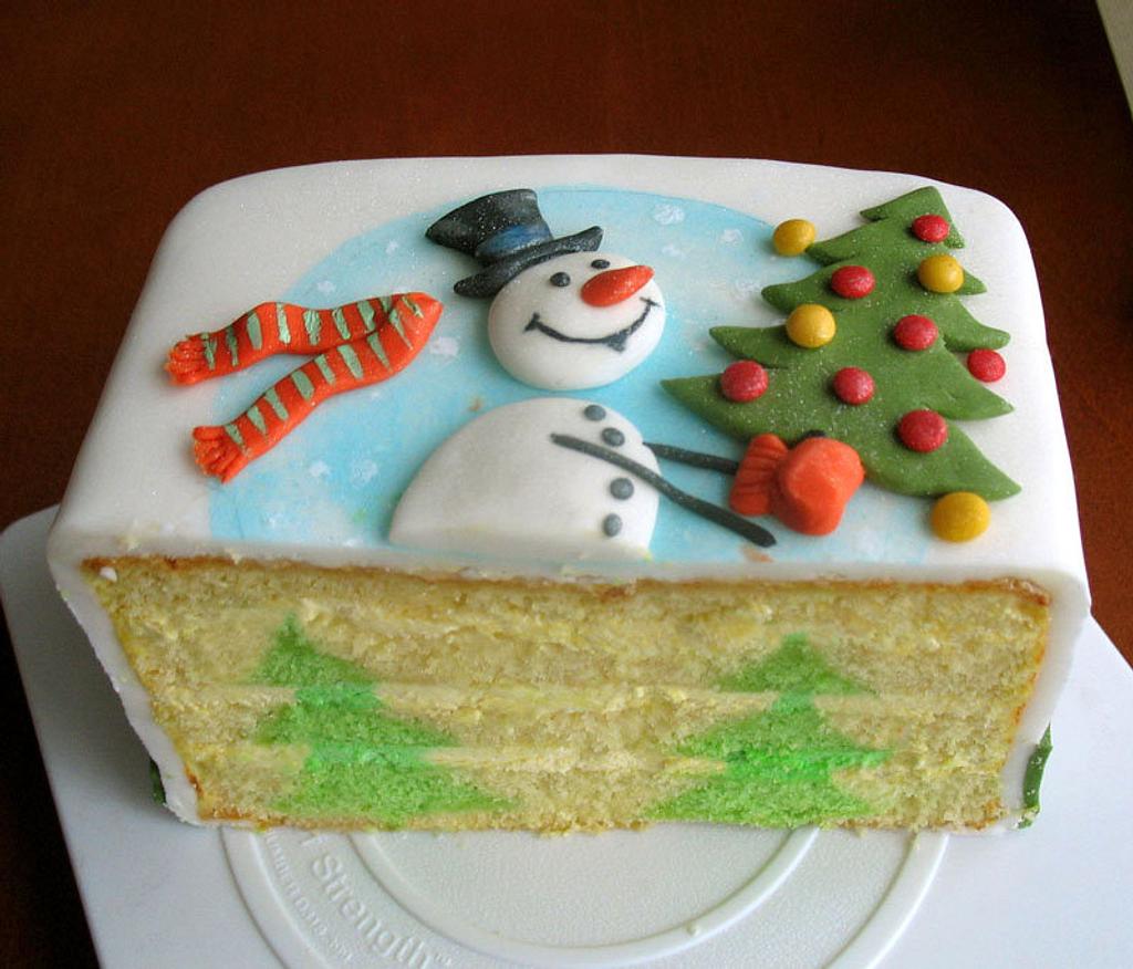 Christmas tree inside Cake by Alena CakesDecor