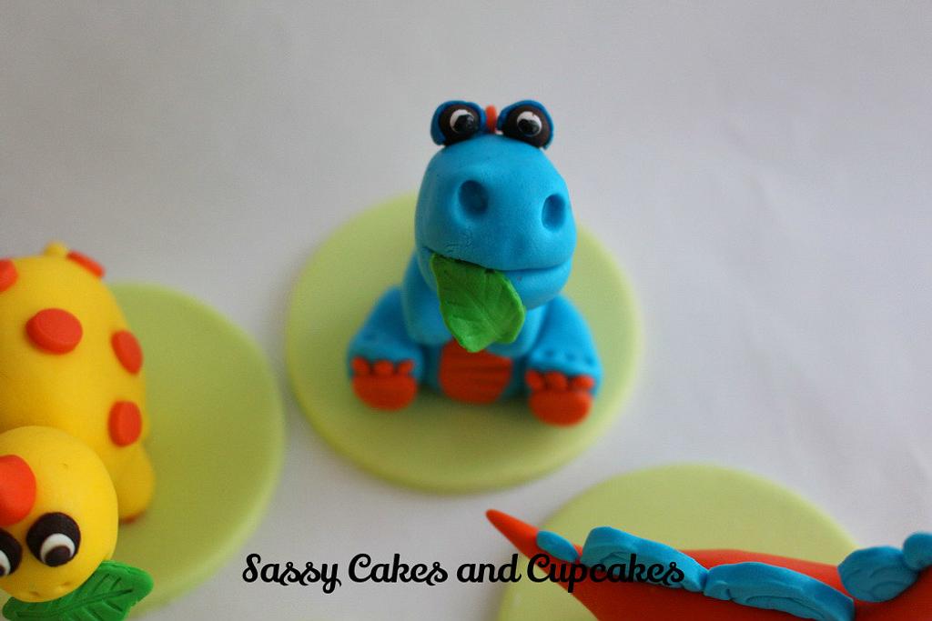 Dinosaur delight - Cake by Sassy Cakes and Cupcakes - CakesDecor