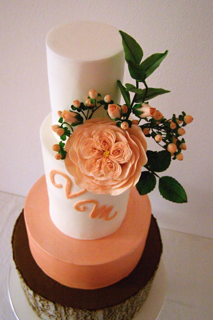 Crackle effect wedding cake Cake by Veronika Drabkova CakesDecor