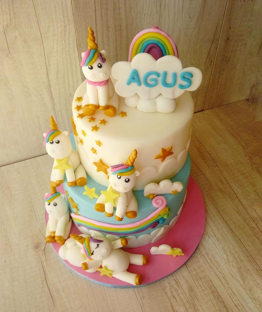 The world of unicorns - Cake by Silvana Dri Cakes - CakesDecor