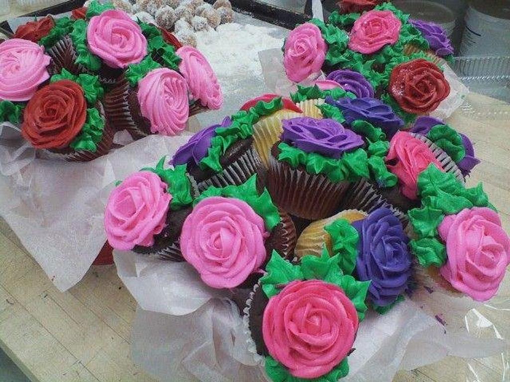 Valentines Day Cupcake Bouquets Cake By Cakes By Cakesdecor 7222