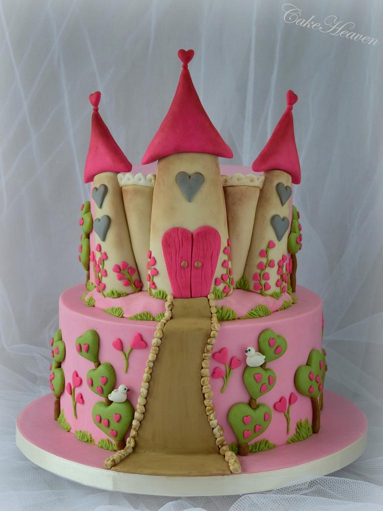 Frozen Birthday Cake - the Ice Castle - girl. Inspired.