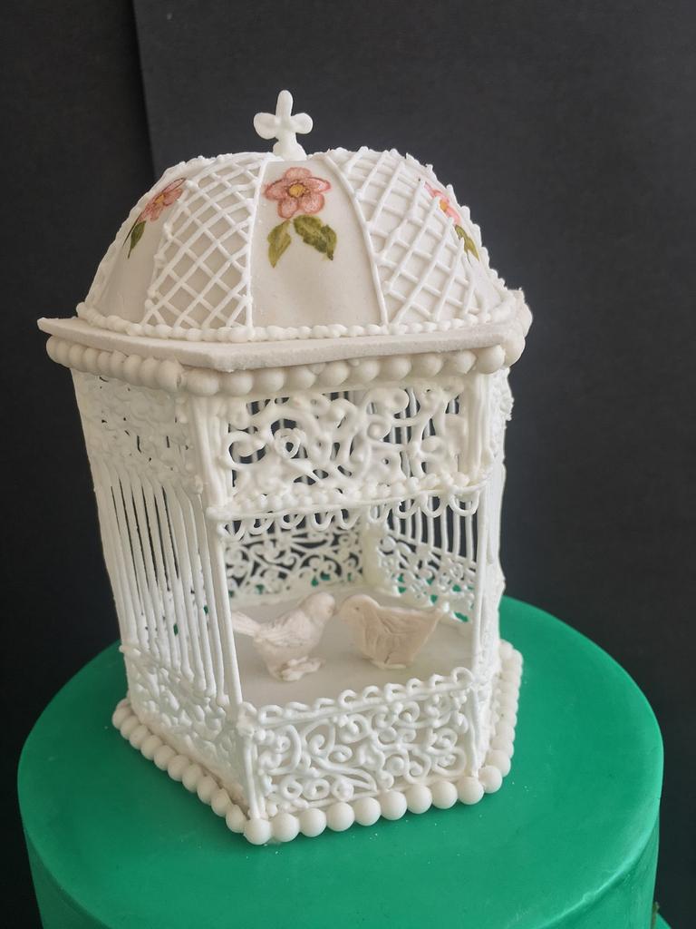 Royal icing gazebo cake - Cake by Archana - CakesDecor