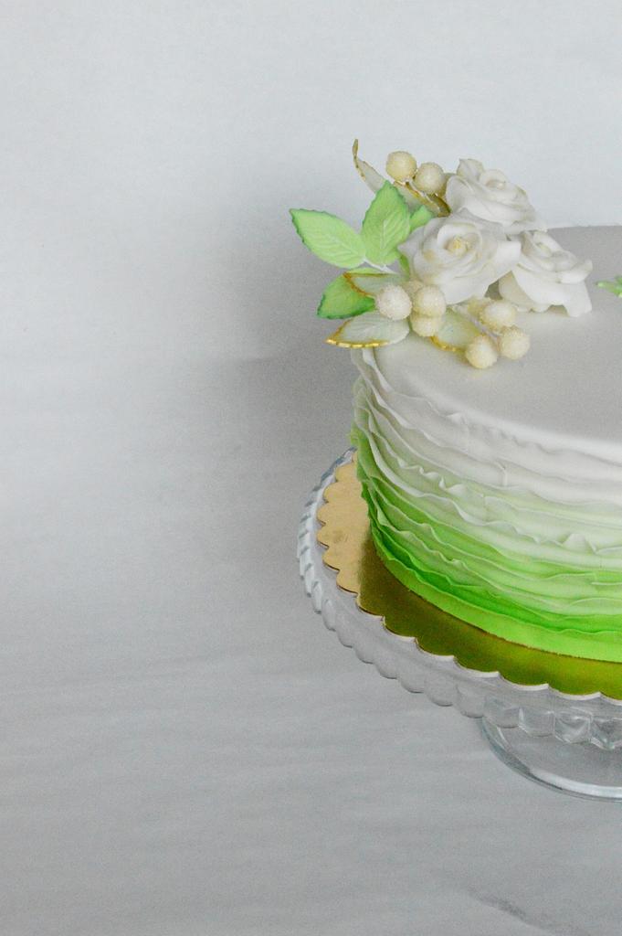 Birthday cake in green - Cake by m.o.n.i.Ä .k.a - CakesDecor