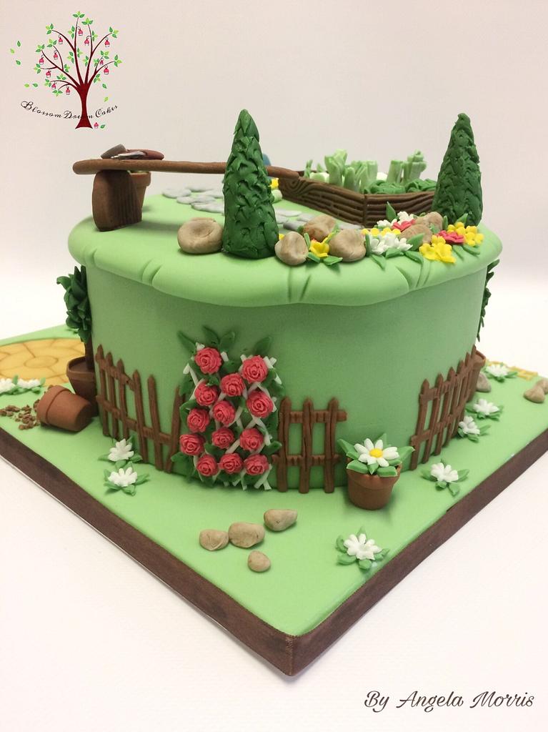 Gardening Cake - Cake by Blossom Dream Cakes - Angela - CakesDecor