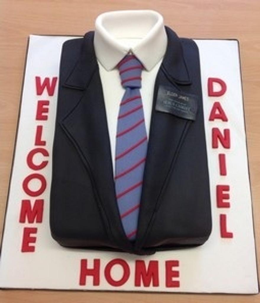 www.cakecoachonline.com - sharing....Men's suit cake | Shirt cake, Fathers  day cake, Themed cakes