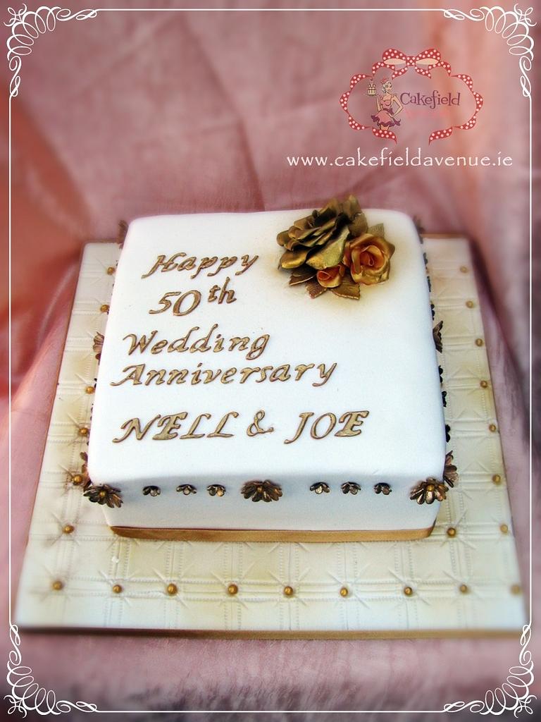 Round 50th anniversary cake with golden accents - Sugar and Spice