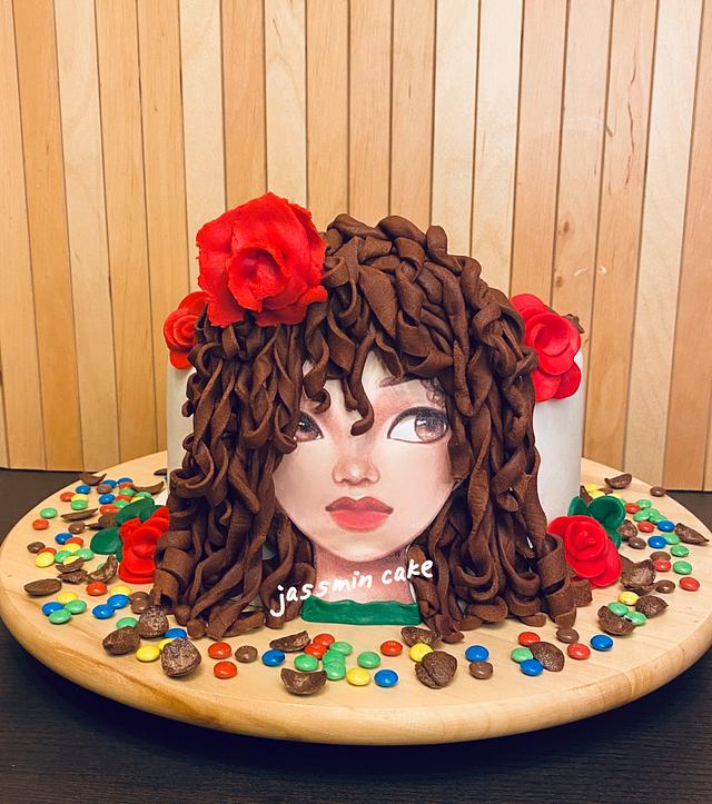 Fondant cake for girl with curly hair 👩🏽‍🦱 