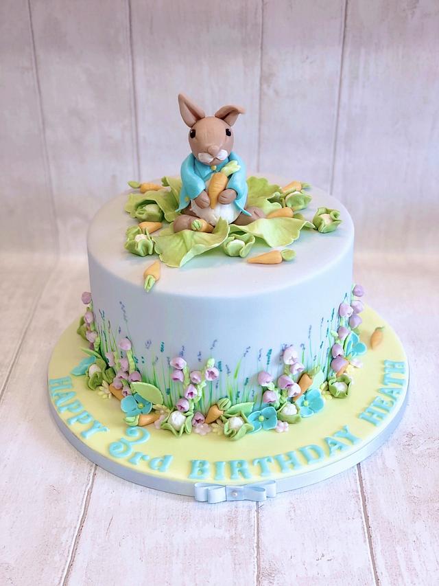 Peter Rabbit cake - Decorated Cake by Helen35 - CakesDecor