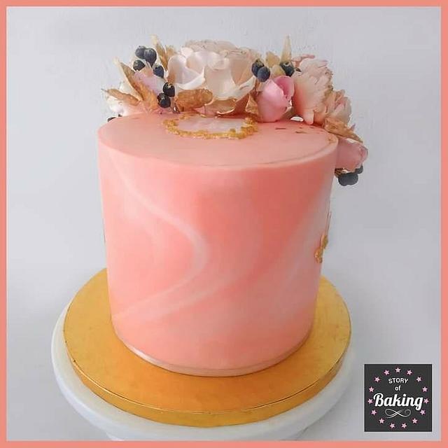 Peach themed floral cake - Cake by Story Of Baking - CakesDecor