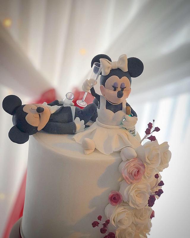 Drunk Mickey & Minnie wedding cake 