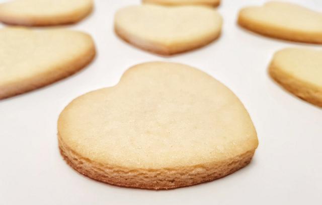 easy-no-spread-sugar-cookie-recipe-decorated-cookie-by-cakesdecor
