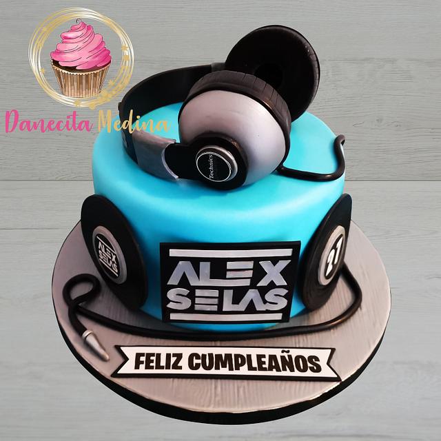 TARTA DJ - Decorated Cake by Danecita Medina - CakesDecor