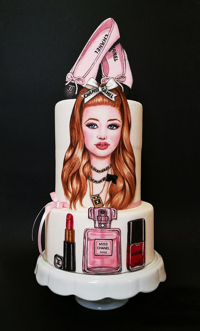 Miss Chanel Cake Pret a Porter - Decorated Cake by Katia - CakesDecor