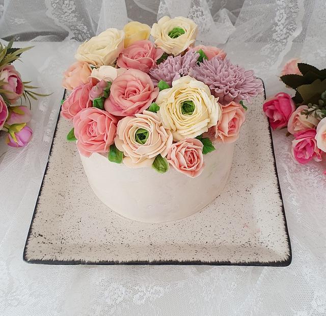 Buttecream flower - Decorated Cake by ERENHURIYE - CakesDecor