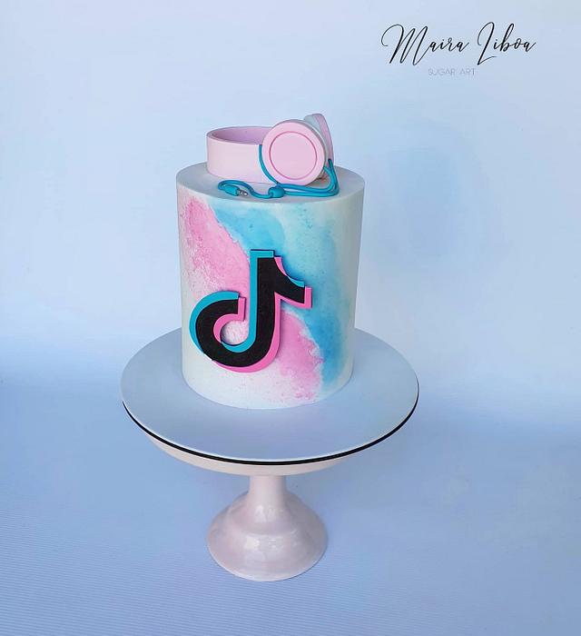 Tik tok - Cake by Maira Liboa - CakesDecor