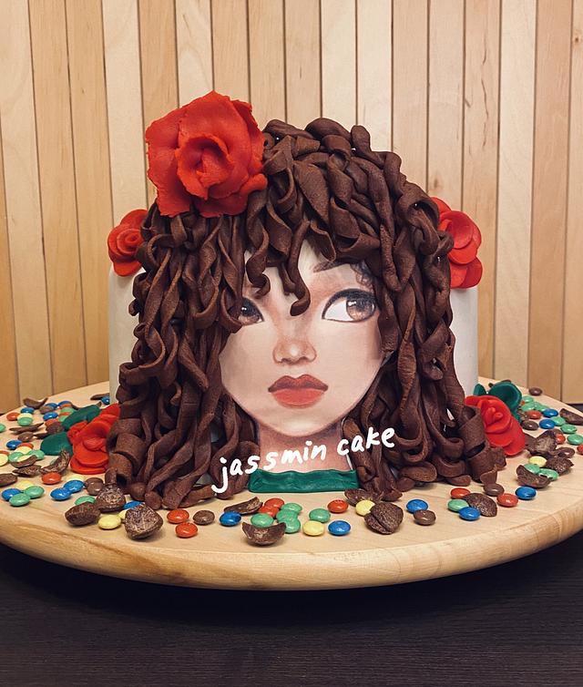 Fondant cake for girl with curly hair 👩🏽‍🦱 