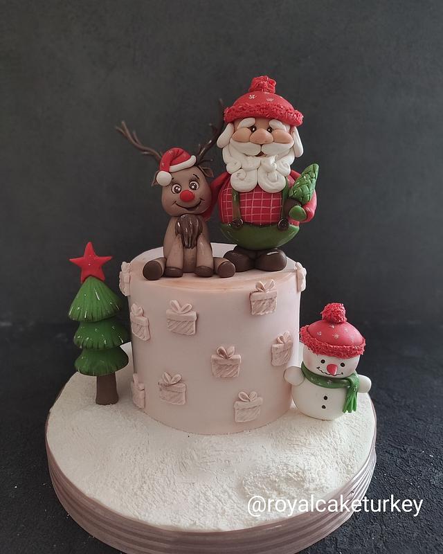 Santa cake - Decorated Cake by Royalcake - CakesDecor