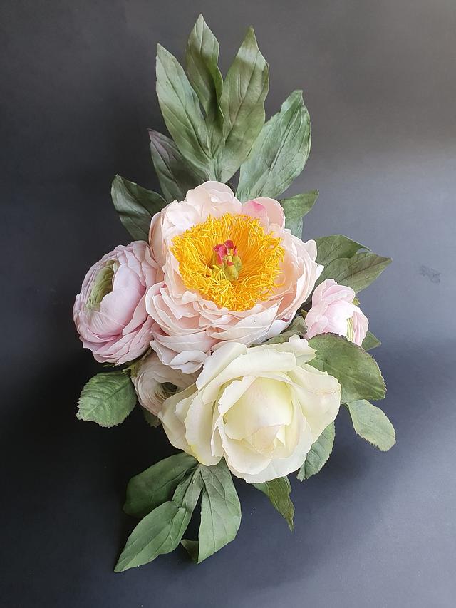 Composizione Floreale Con Peonie Rose E Ranuncoli Cakesdecor