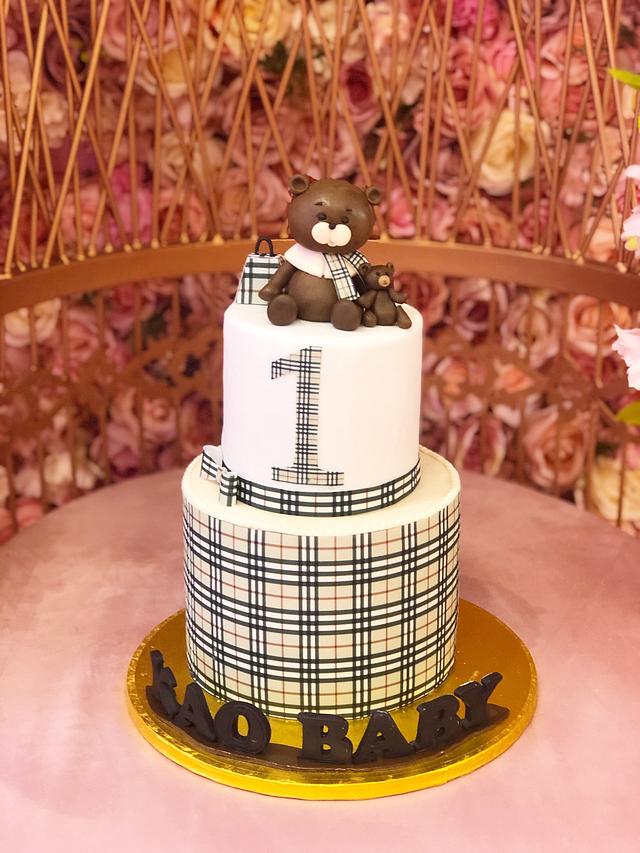 Burberry cake - Cake by miracles_ensucre - CakesDecor