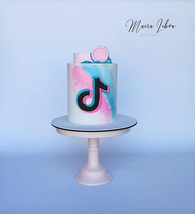 Tik tok - Decorated Cake by Maira Liboa - CakesDecor