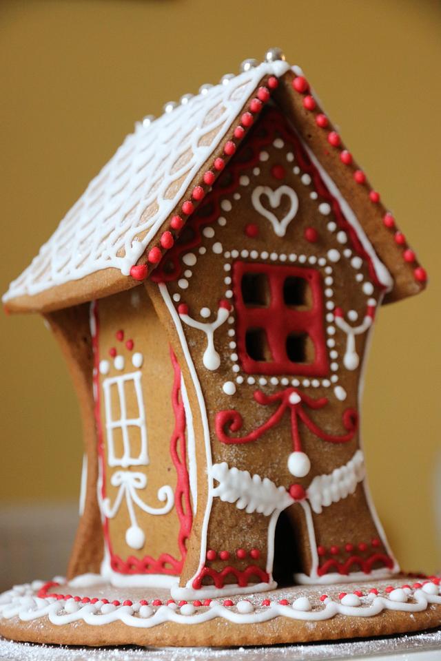 Gingerbread house - Decorated Cake by Sayitwithginger - CakesDecor