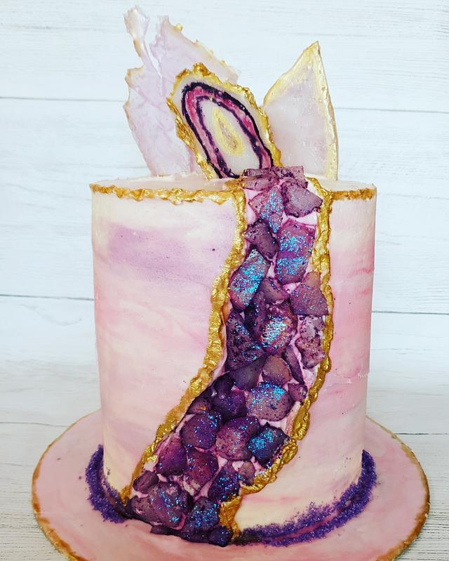 Sugar crystal geode cake - Decorated Cake by Lilli Oliver - CakesDecor