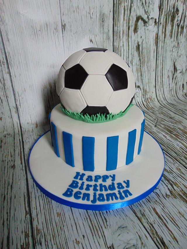 Football cake - Decorated Cake by For the love of cake - CakesDecor