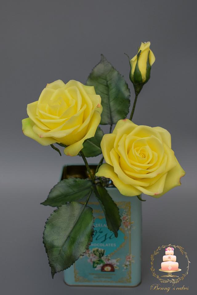 Yellow roses - Decorated Cake by Benny's cakes - CakesDecor