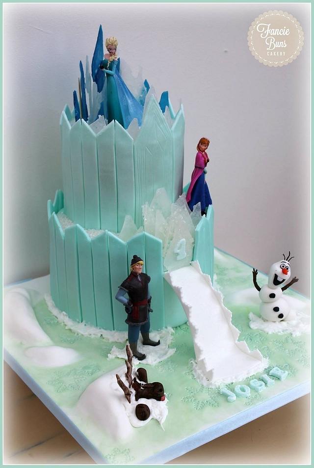 Frozen Castle - Cake by Fancie Buns - CakesDecor