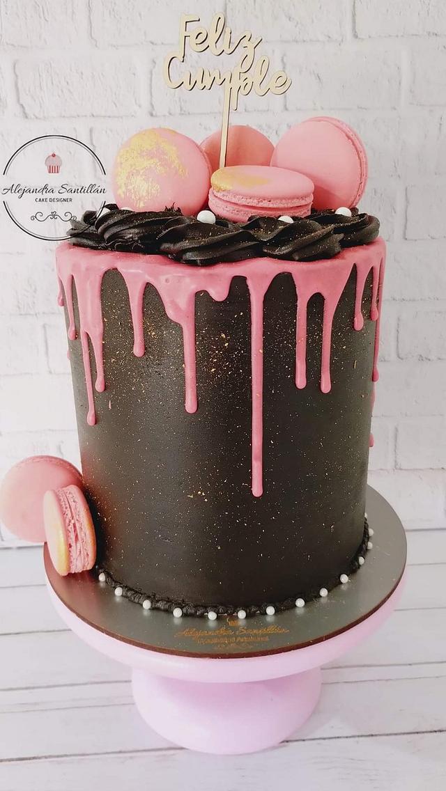 Drip Cake 💕 - Decorated Cake by Alejandra Santillán - CakesDecor