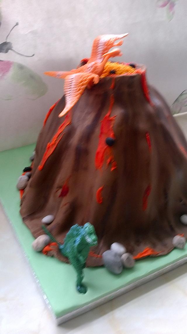 Volcano and dinosaurs cake - Decorated Cake by cupcakes - CakesDecor