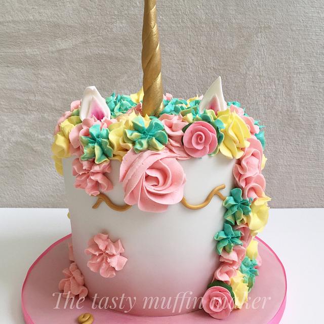 Mini unicorn - Decorated Cake by Andrea - CakesDecor