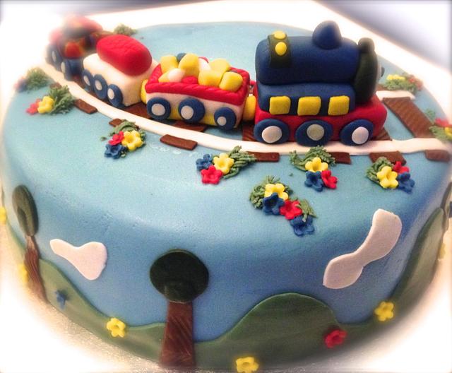 Train cake - Decorated Cake by Nonahomemadecakes - CakesDecor