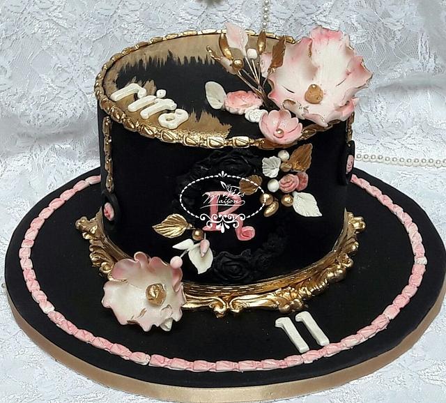 Black Baroque Cake - Decorated Cake by Fées Maison - CakesDecor