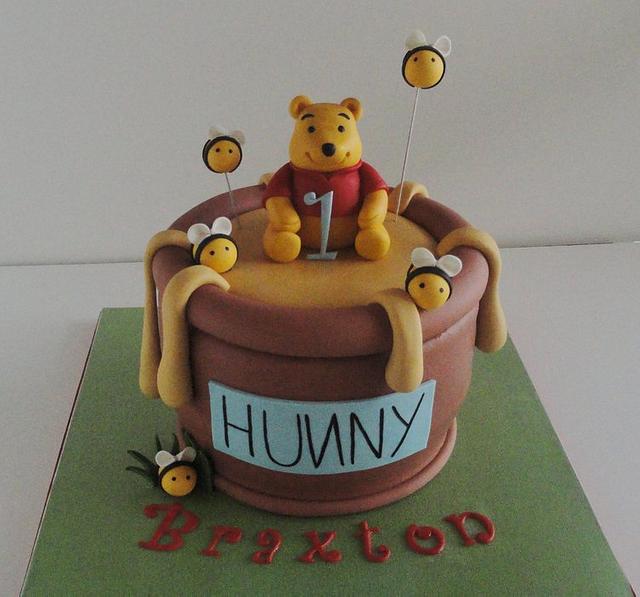 winnie the pooh hunny pot cake